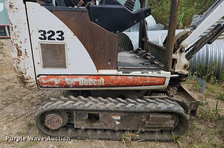 image for item OJ9832 2005 Bobcat 323 mini excavator