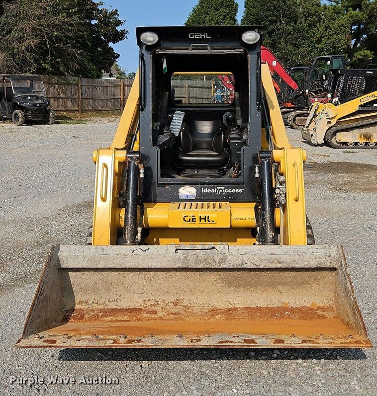 image for item OJ9841 2022 Gehl VT320 tracked skid steer loader