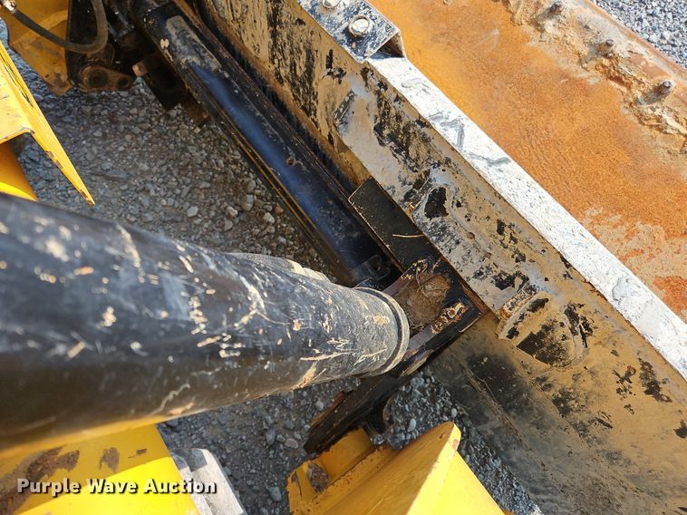 image for item OJ9841 2022 Gehl VT320 tracked skid steer loader