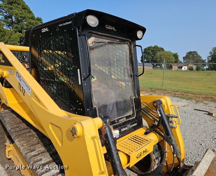 image for item OJ9841 2022 Gehl VT320 tracked skid steer loader