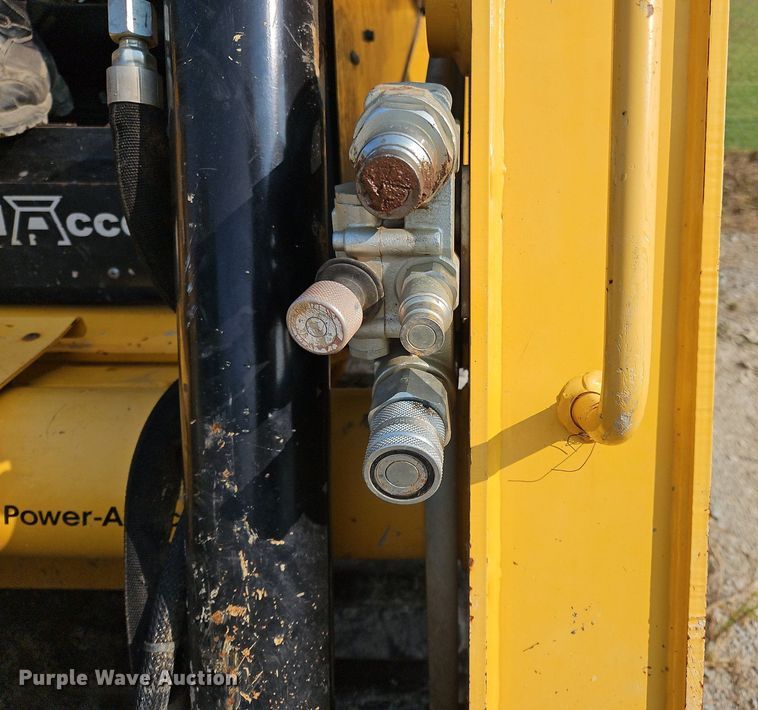 image for item OJ9841 2022 Gehl VT320 tracked skid steer loader