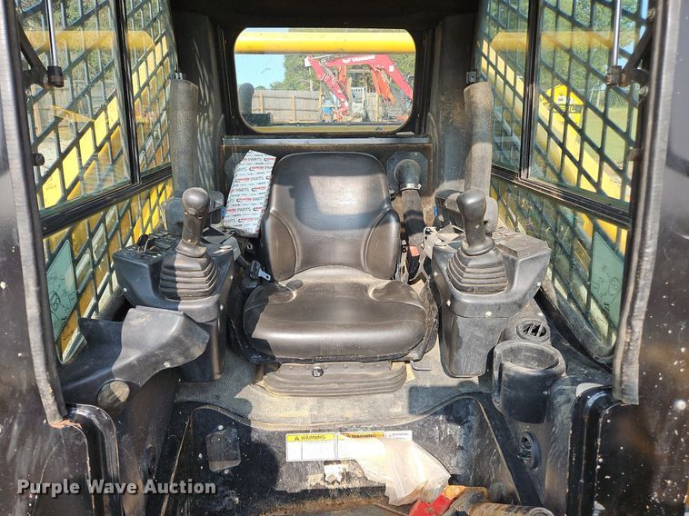 image for item OJ9841 2022 Gehl VT320 tracked skid steer loader