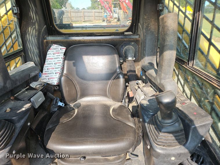 image for item OJ9841 2022 Gehl VT320 tracked skid steer loader