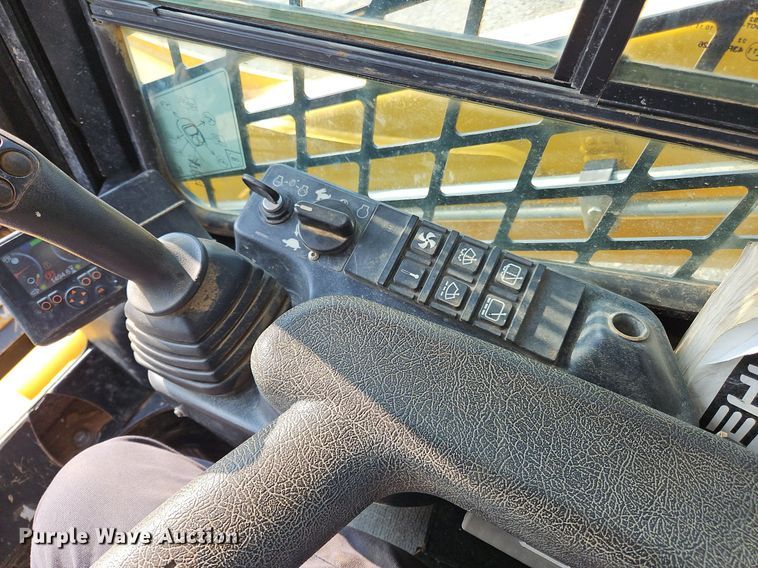 image for item OJ9841 2022 Gehl VT320 tracked skid steer loader