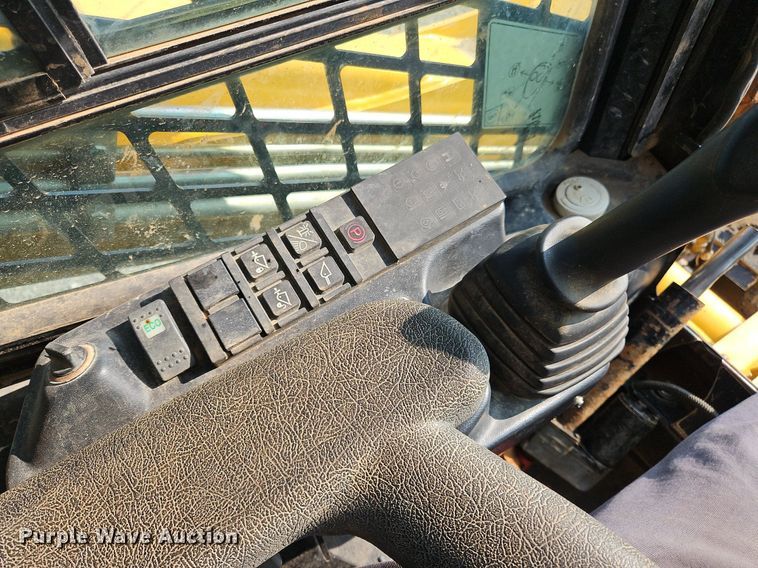 image for item OJ9841 2022 Gehl VT320 tracked skid steer loader