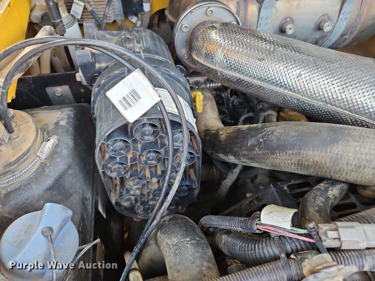 image for item OJ9841 2022 Gehl VT320 tracked skid steer loader