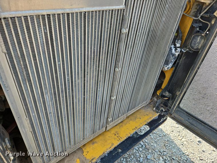 image for item OJ9841 2022 Gehl VT320 tracked skid steer loader