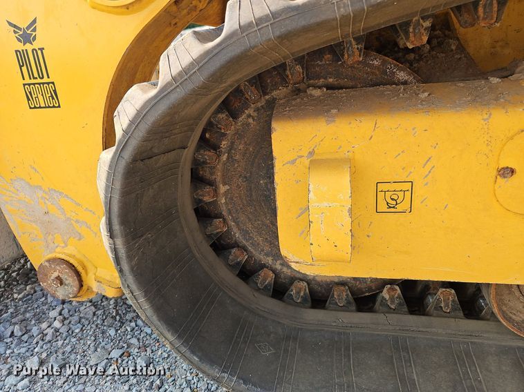 image for item OJ9841 2022 Gehl VT320 tracked skid steer loader