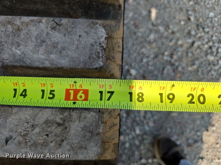 image for item OJ9841 2022 Gehl VT320 tracked skid steer loader