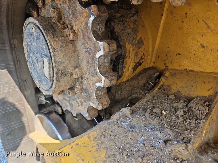 image for item OJ9841 2022 Gehl VT320 tracked skid steer loader