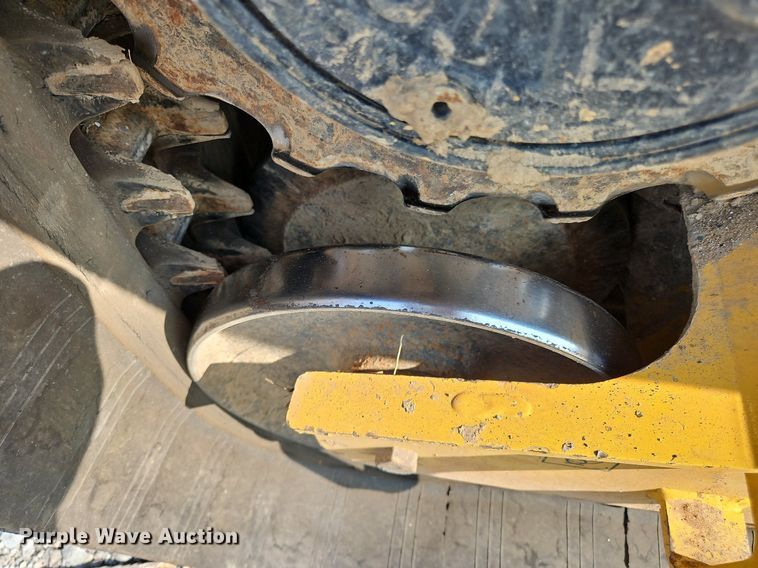 image for item OJ9841 2022 Gehl VT320 tracked skid steer loader