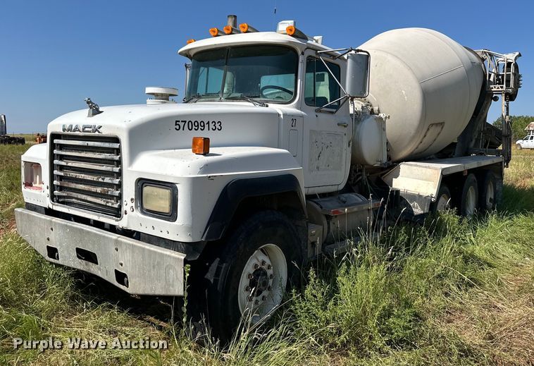 image for item OM9586 1999 Mack RD690S ready mix truck