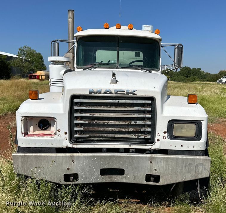 image for item OM9586 1999 Mack RD690S ready mix truck