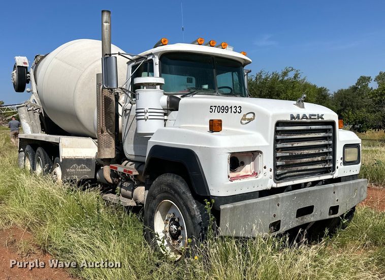 image for item OM9586 1999 Mack RD690S ready mix truck