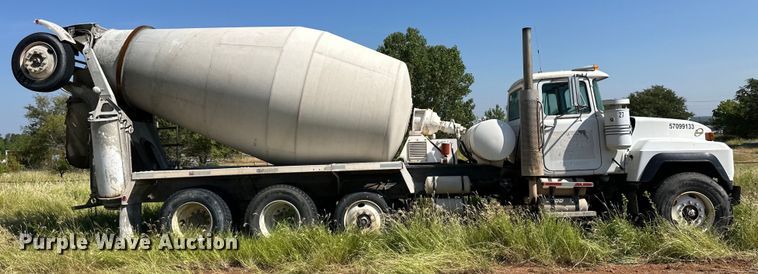 image for item OM9586 1999 Mack RD690S ready mix truck