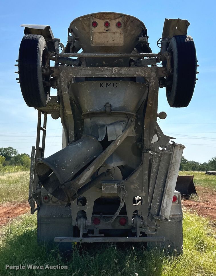 image for item OM9586 1999 Mack RD690S ready mix truck