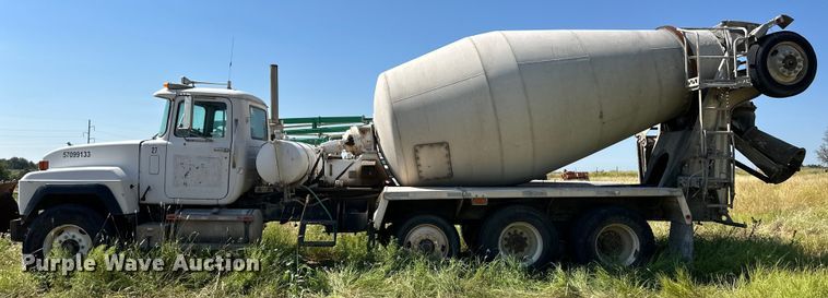 image for item OM9586 1999 Mack RD690S ready mix truck