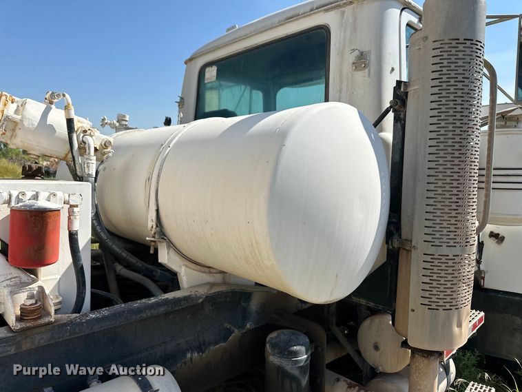 image for item OM9586 1999 Mack RD690S ready mix truck