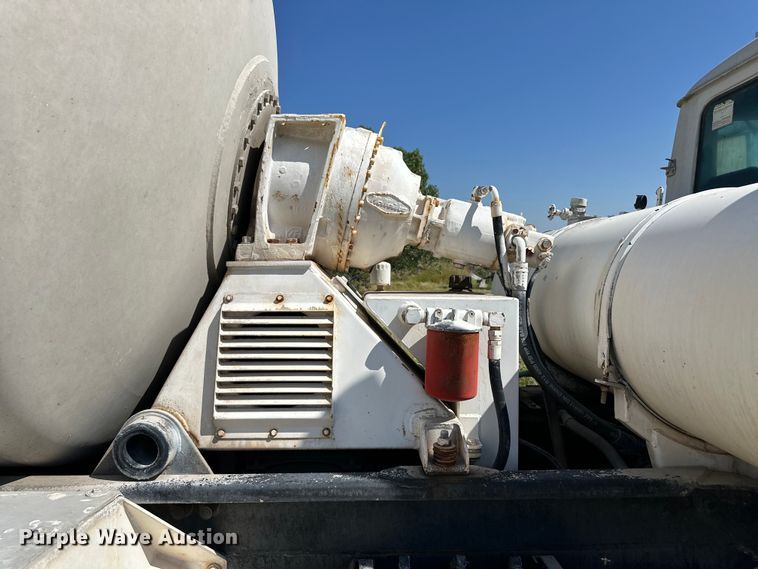 image for item OM9586 1999 Mack RD690S ready mix truck