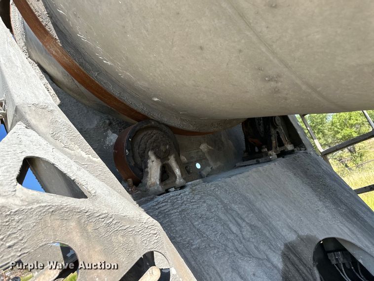 image for item OM9586 1999 Mack RD690S ready mix truck