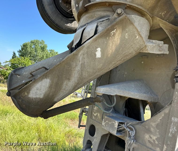 image for item OM9586 1999 Mack RD690S ready mix truck