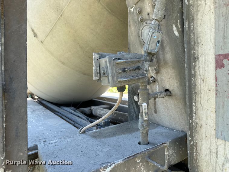 image for item OM9586 1999 Mack RD690S ready mix truck