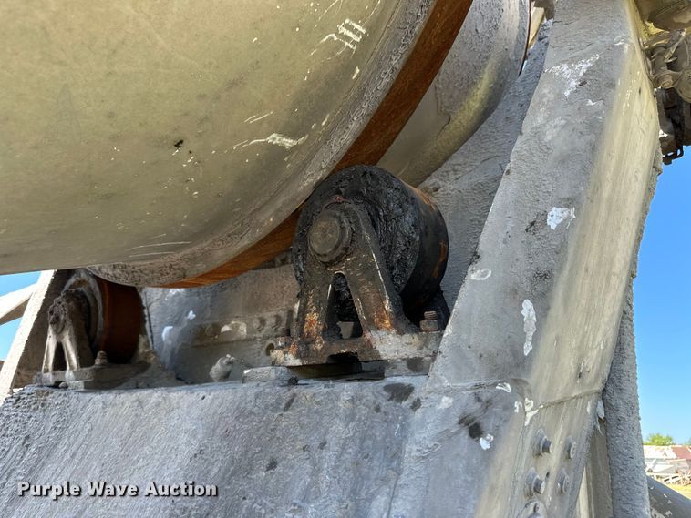 image for item OM9586 1999 Mack RD690S ready mix truck