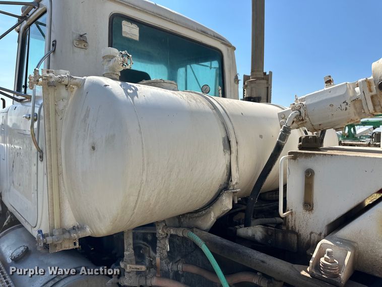 image for item OM9586 1999 Mack RD690S ready mix truck