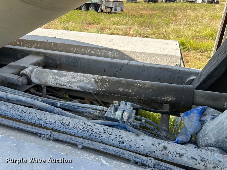 image for item OM9586 1999 Mack RD690S ready mix truck