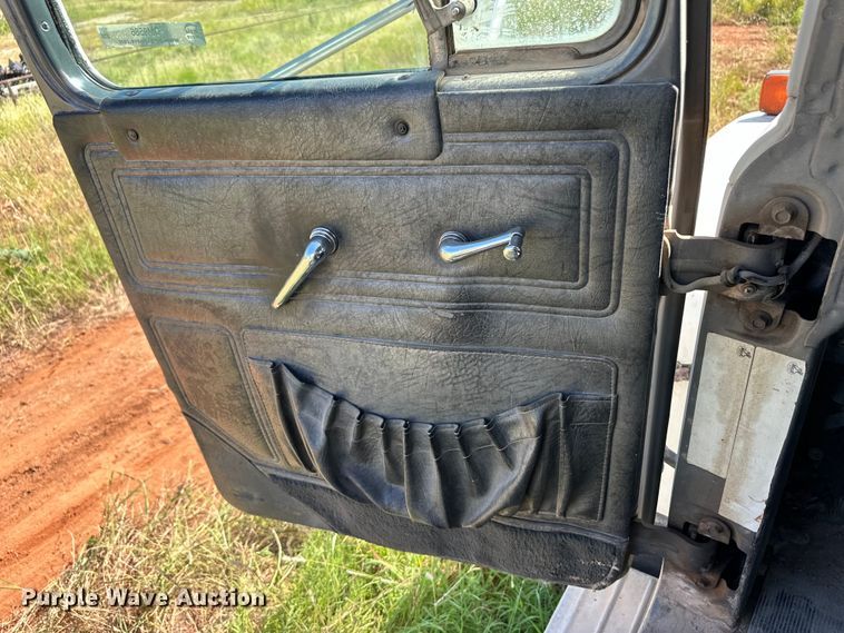 image for item OM9586 1999 Mack RD690S ready mix truck