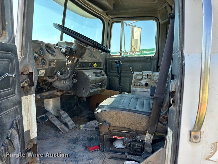 image for item OM9586 1999 Mack RD690S ready mix truck