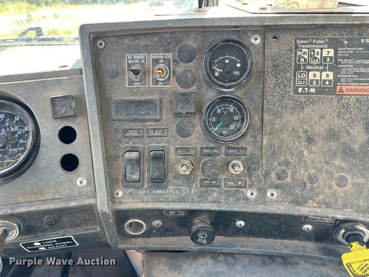 image for item OM9586 1999 Mack RD690S ready mix truck