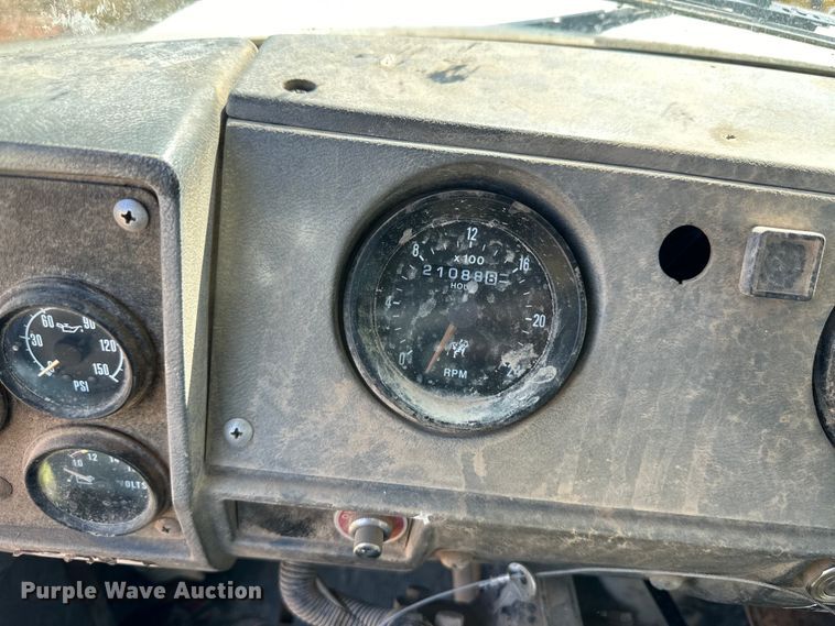 image for item OM9586 1999 Mack RD690S ready mix truck