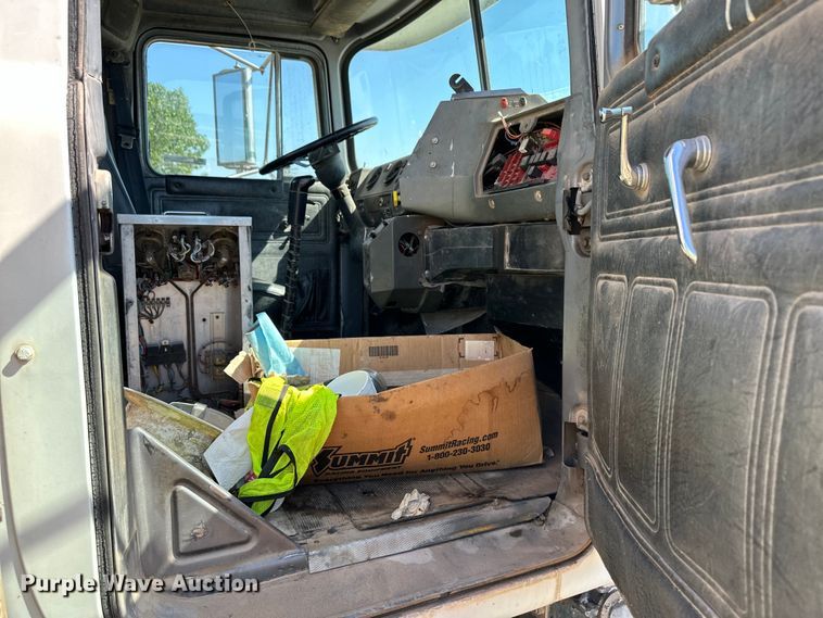 image for item OM9586 1999 Mack RD690S ready mix truck