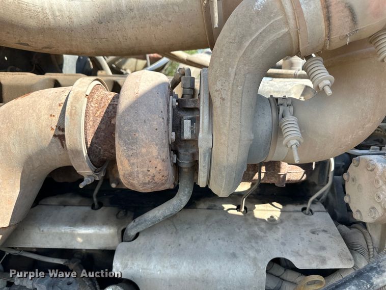 image for item OM9586 1999 Mack RD690S ready mix truck