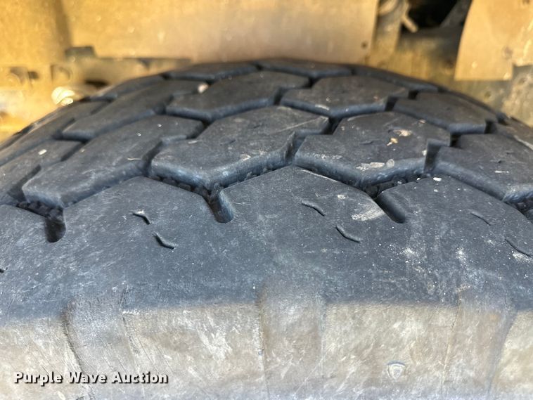 image for item OM9586 1999 Mack RD690S ready mix truck