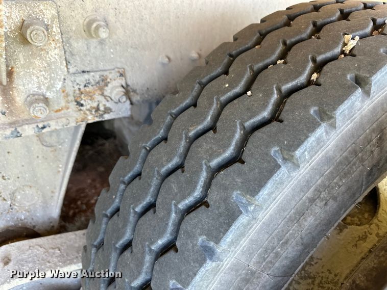 image for item OM9586 1999 Mack RD690S ready mix truck