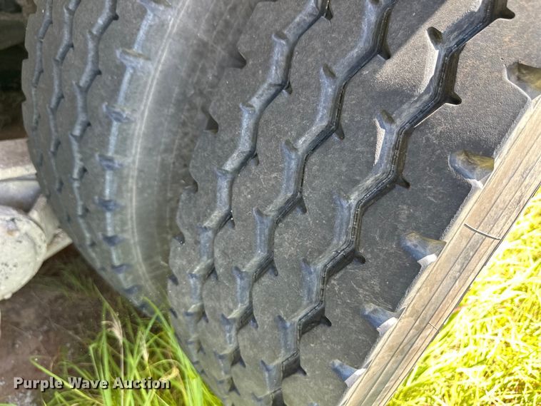 image for item OM9586 1999 Mack RD690S ready mix truck