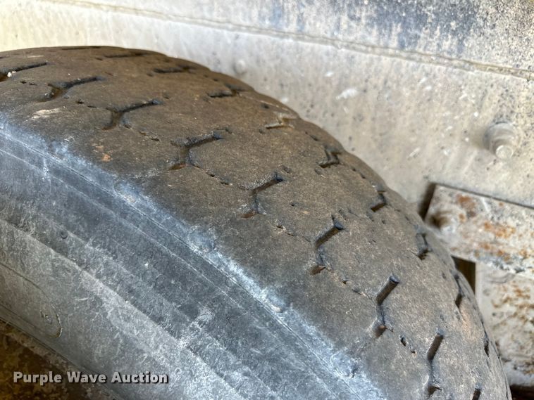 image for item OM9586 1999 Mack RD690S ready mix truck