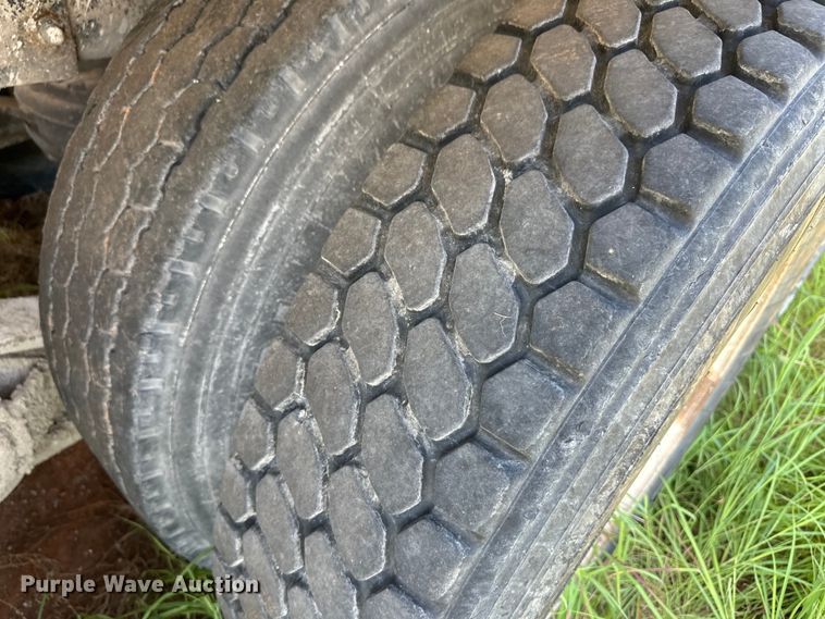 image for item OM9586 1999 Mack RD690S ready mix truck