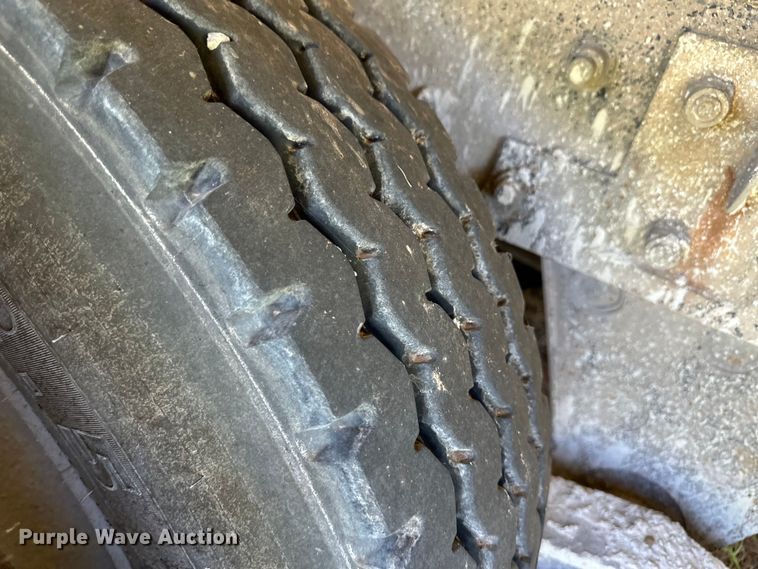 image for item OM9586 1999 Mack RD690S ready mix truck