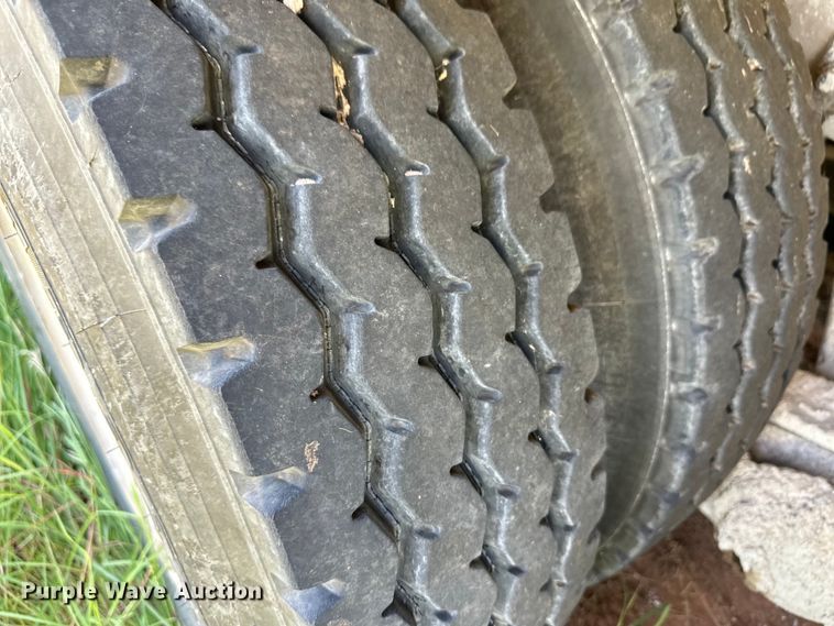 image for item OM9586 1999 Mack RD690S ready mix truck