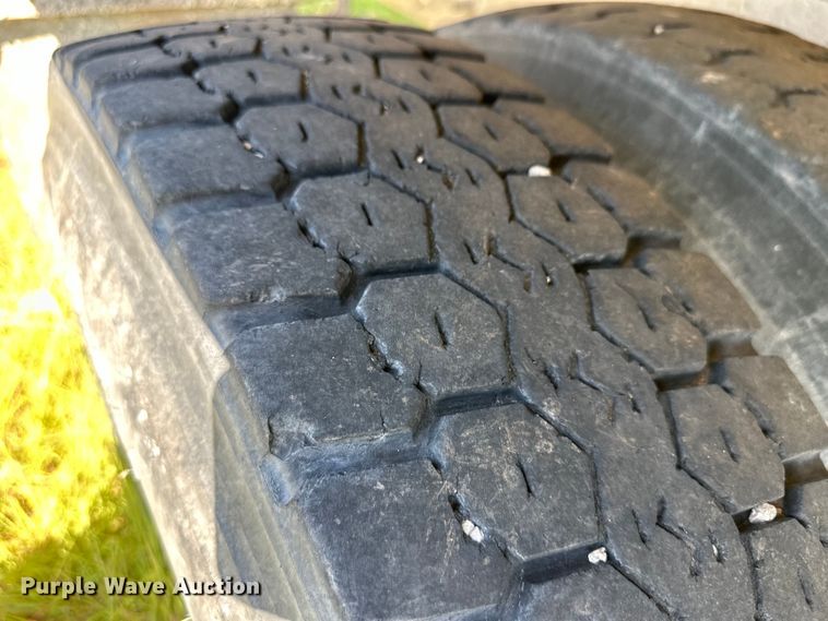 image for item OM9586 1999 Mack RD690S ready mix truck