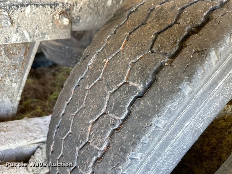 image for item OM9586 1999 Mack RD690S ready mix truck