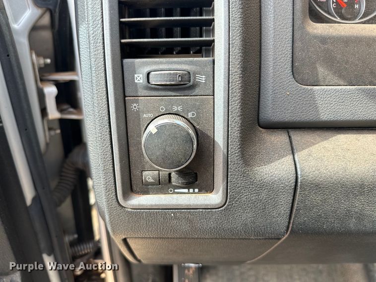 image for item DD3196 2013 Dodge Ram 1500 Crew Cab pickup truck