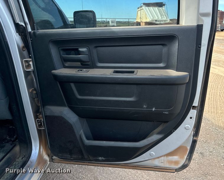 image for item DD3196 2013 Dodge Ram 1500 Crew Cab pickup truck