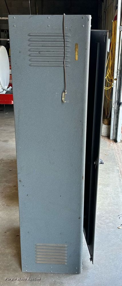 image for item DD3220 (3) filing cabinets