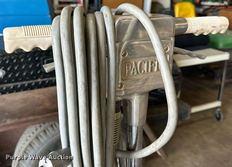 image for item DD3224 (4) floor buffers