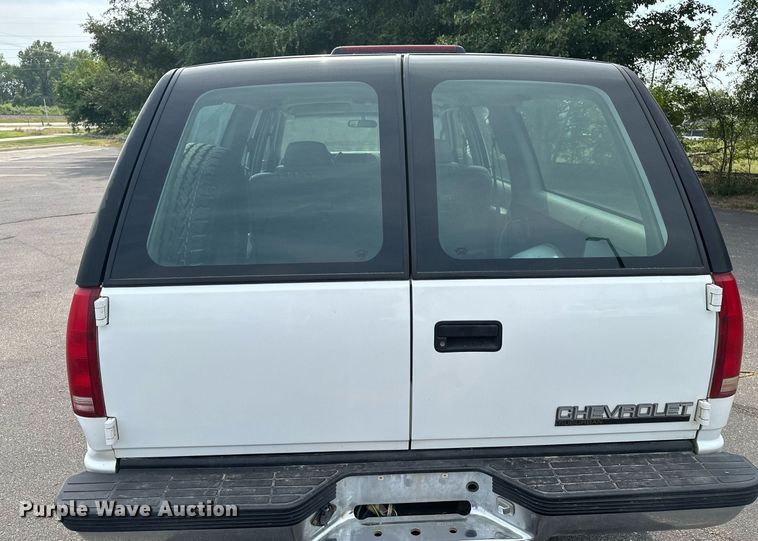 image for item DF8427 1997 Chevrolet Suburban 2500 SUV