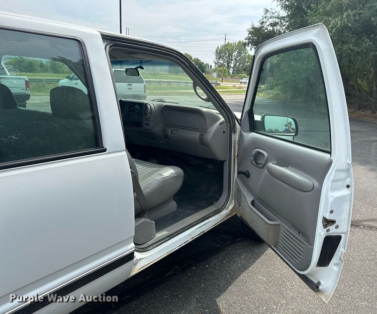 image for item DF8427 1997 Chevrolet Suburban 2500 SUV